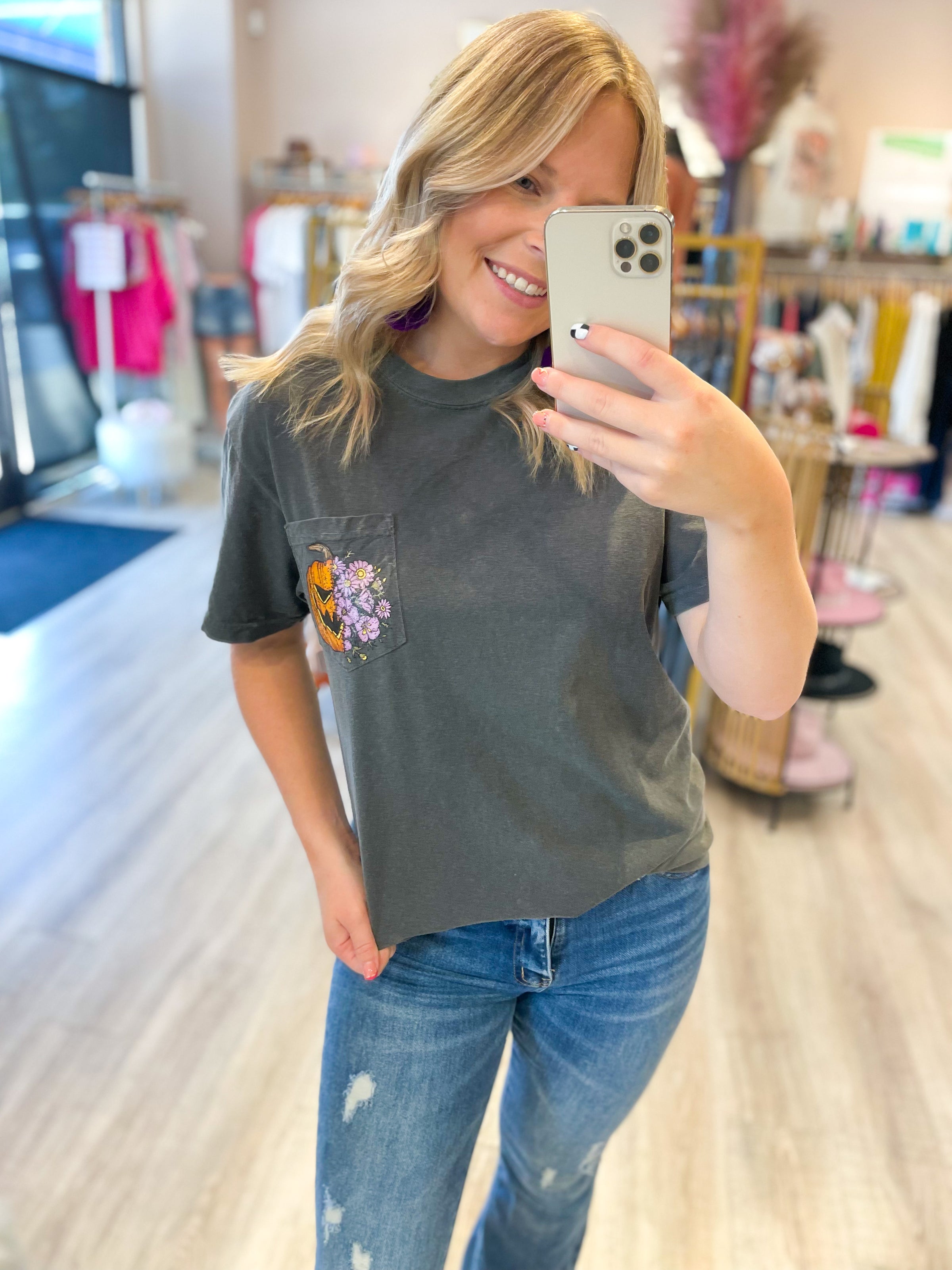 charcoal tee with floral pumpkin
