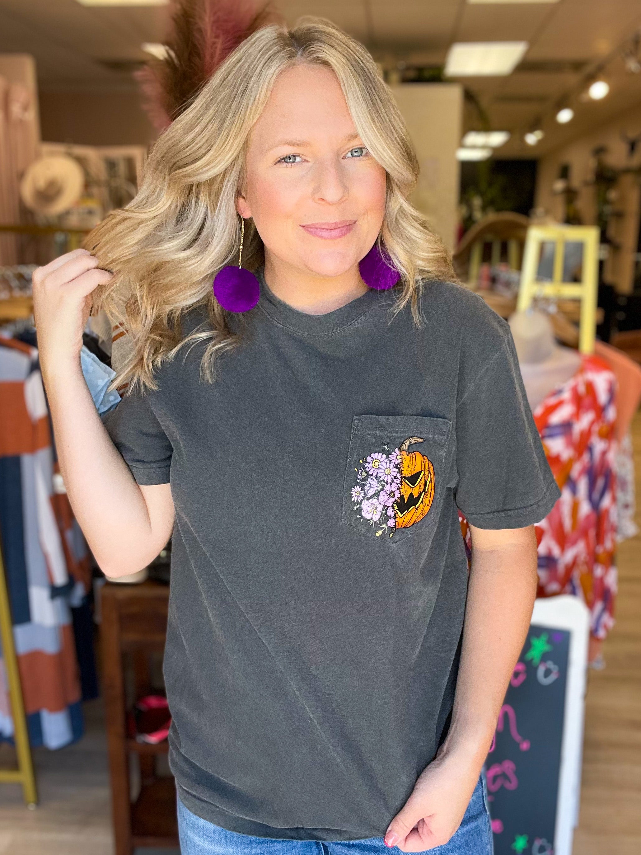 charcoal tee with floral pumpkin