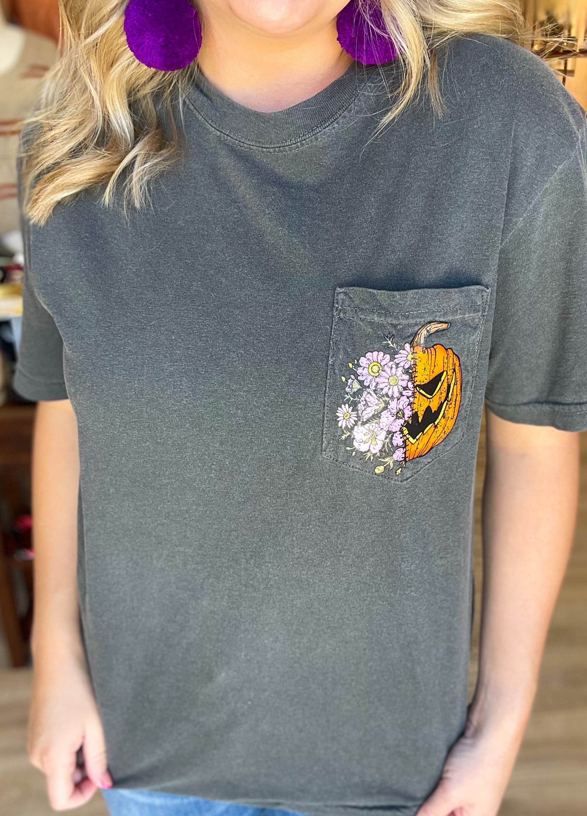 charcoal tee with floral pumpkin
